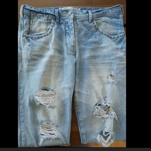 Distressed Light Blue Women's Jeans - Picture 4 of 4